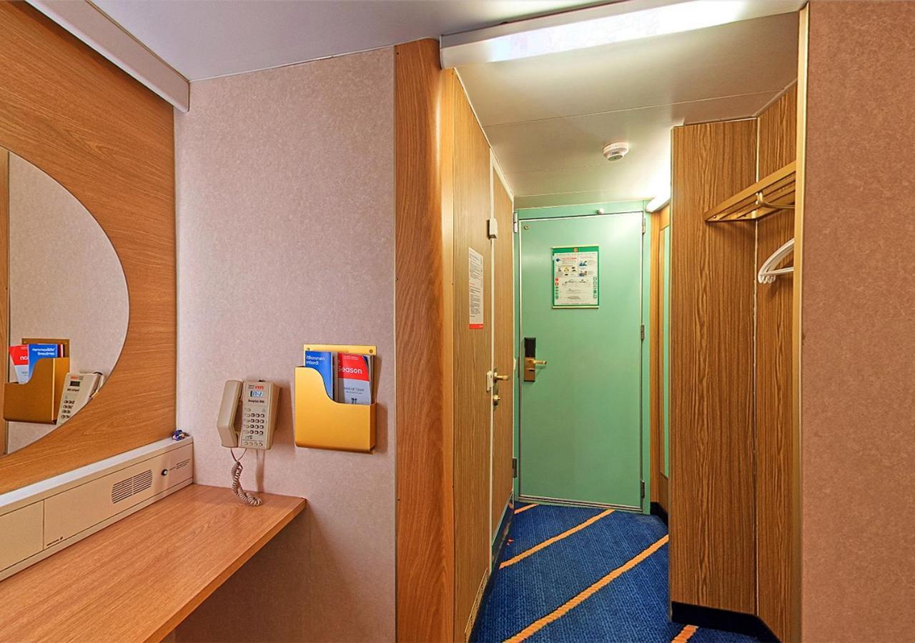 Hotel Viking Line Ferry Viking Cinderella - One-Way Journey From Helsinki To Stockholm Chambre photo